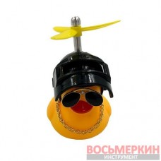 Игрушка Утка в черном шлеме на торпеду авто